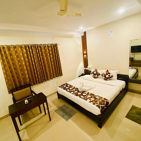 Shloka Residency Hotel Шамшабад Екстериор снимка