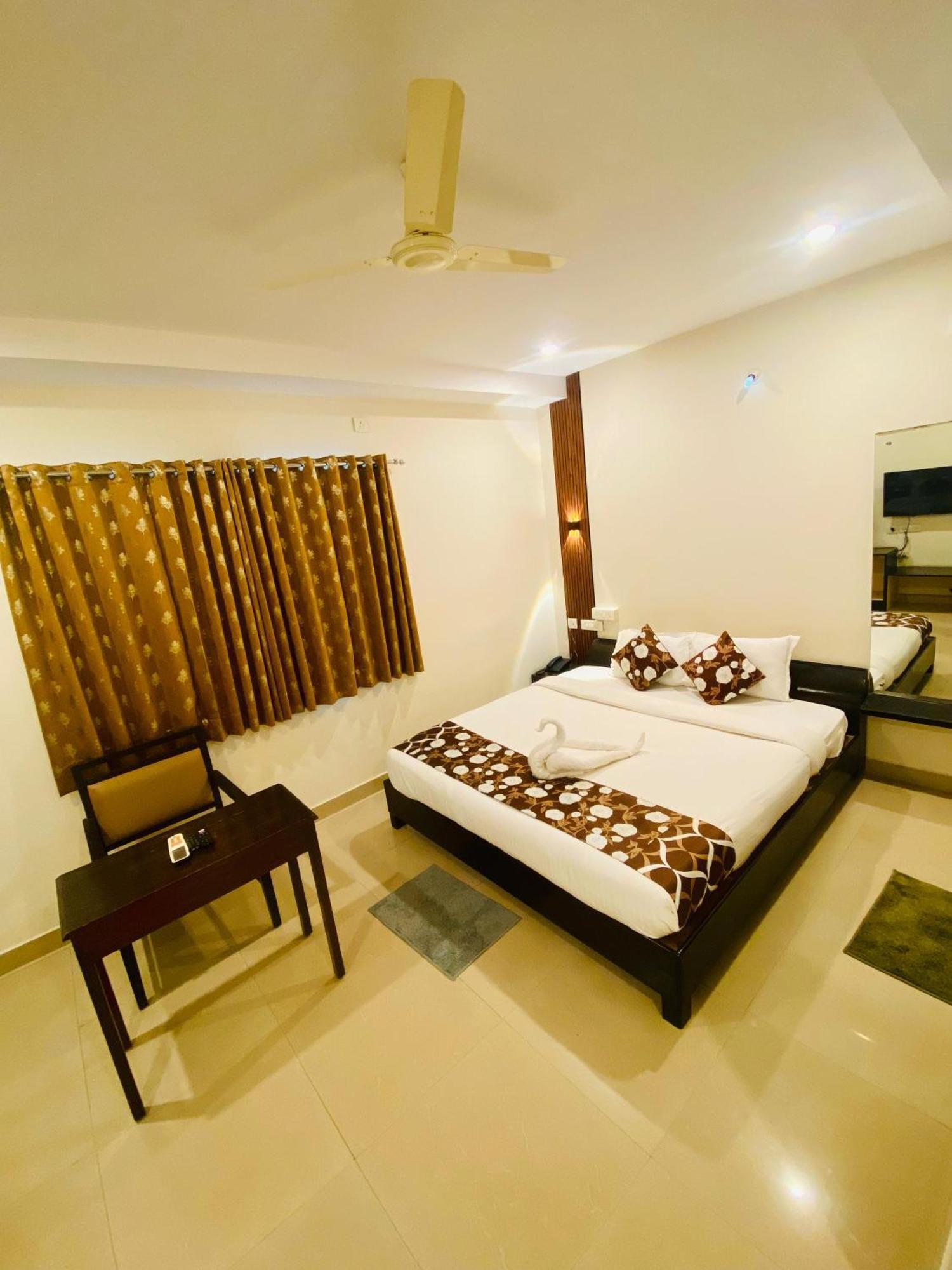 Shloka Residency Hotel Шамшабад Екстериор снимка