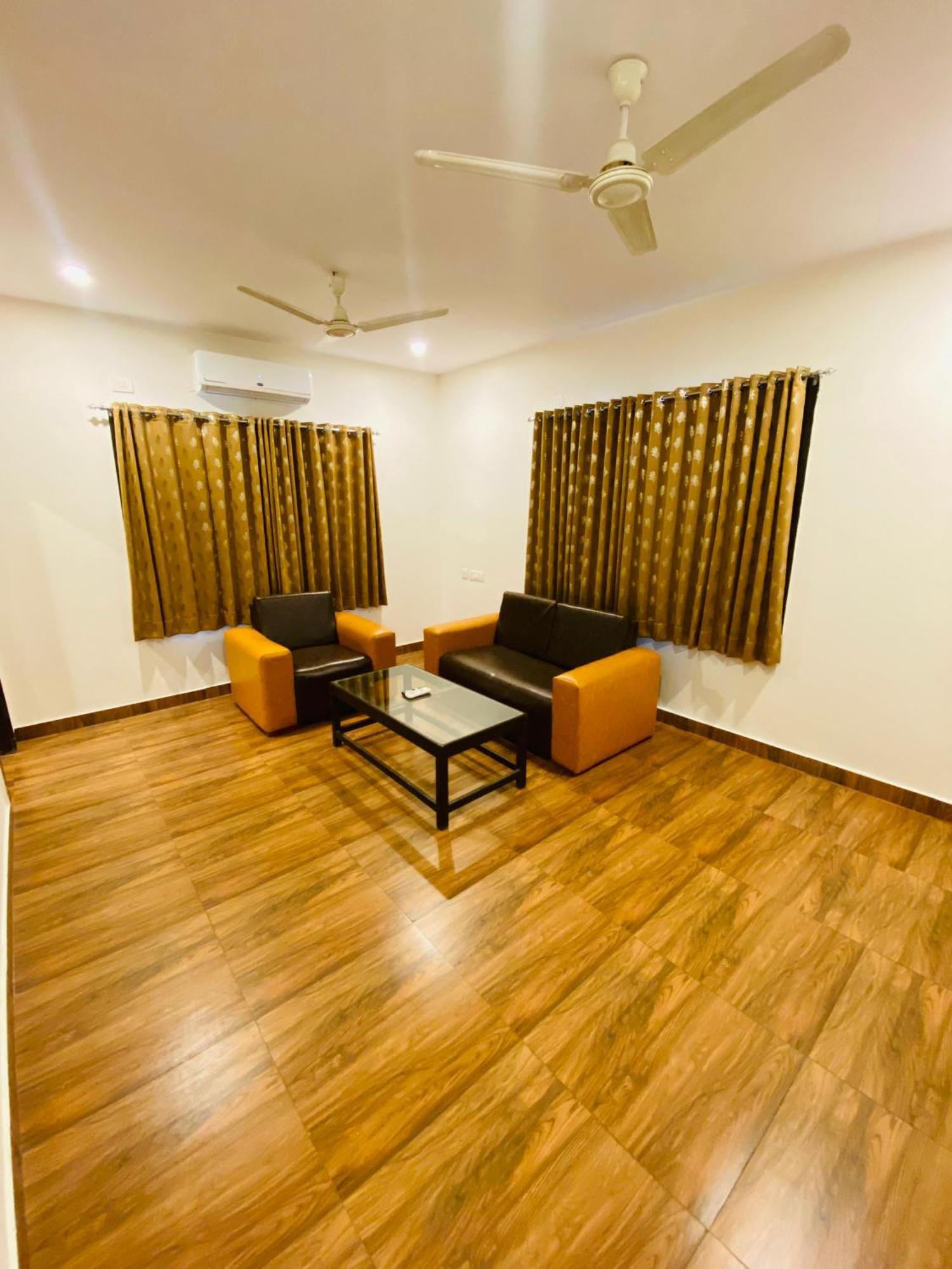 Shloka Residency Hotel Шамшабад Екстериор снимка