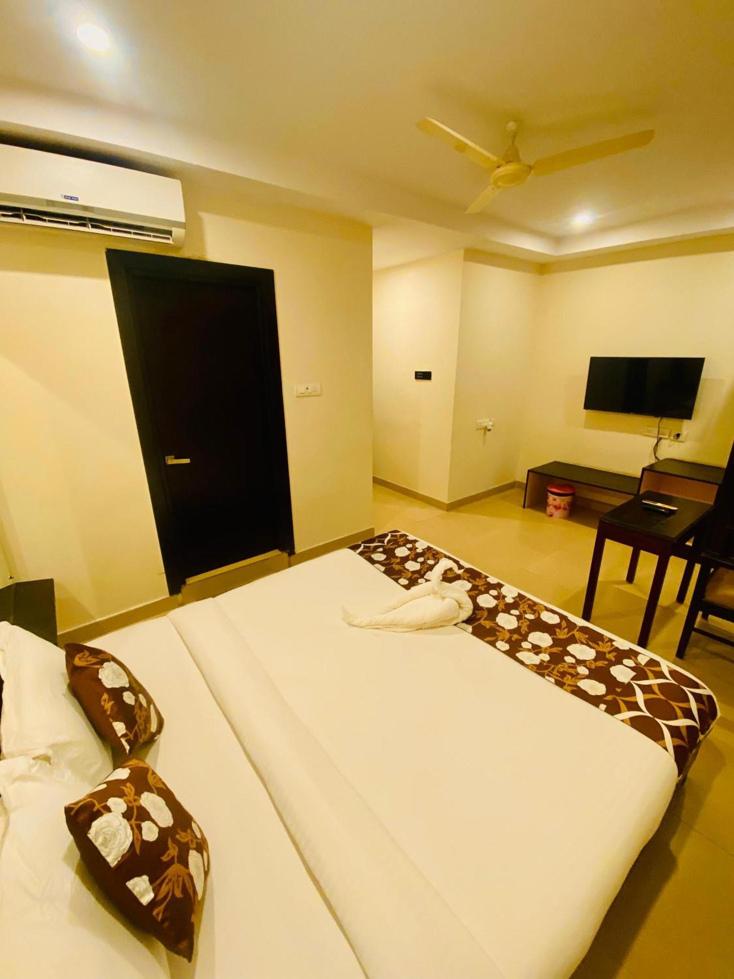 Shloka Residency Hotel Шамшабад Екстериор снимка