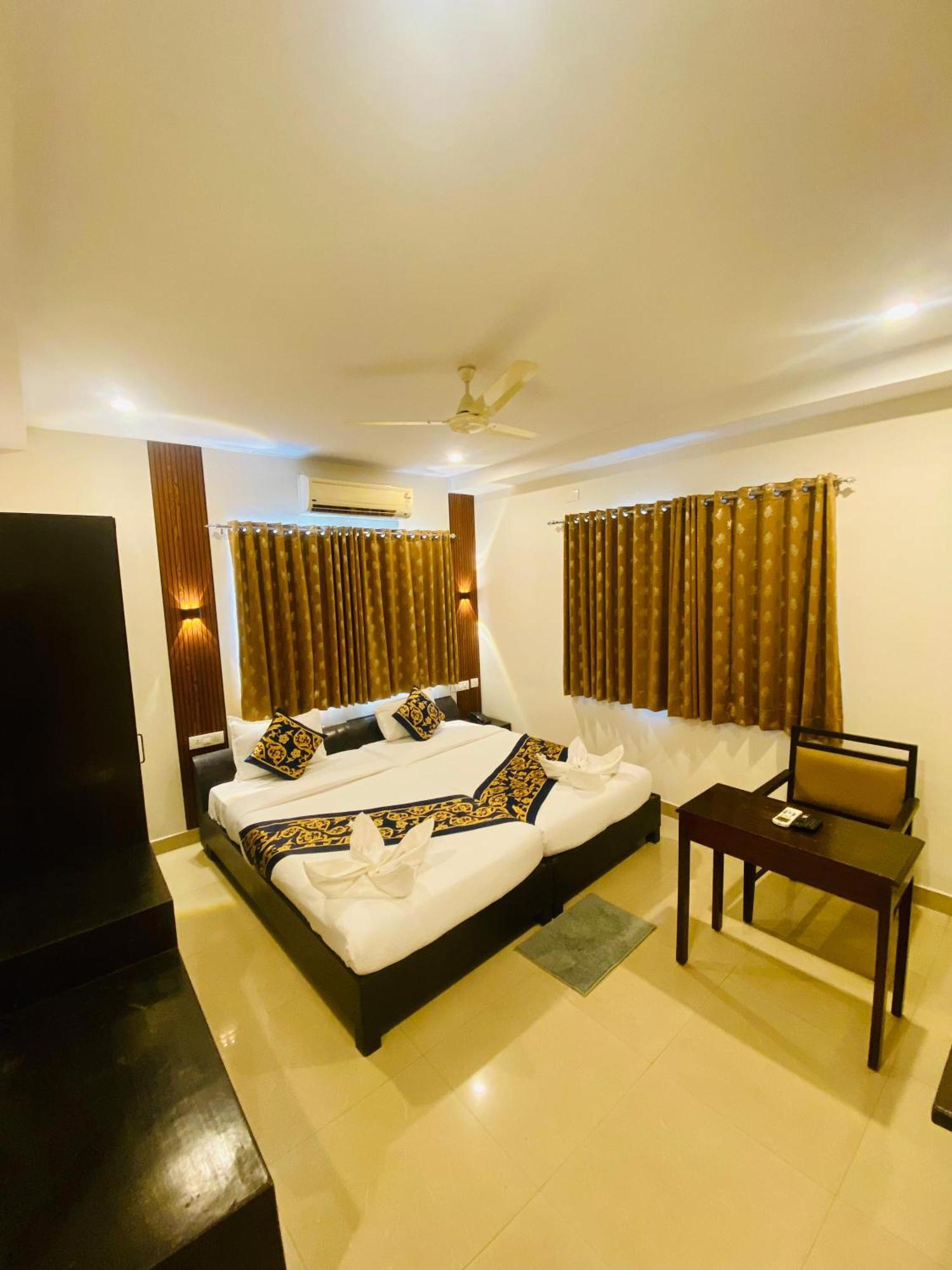 Shloka Residency Hotel Шамшабад Екстериор снимка