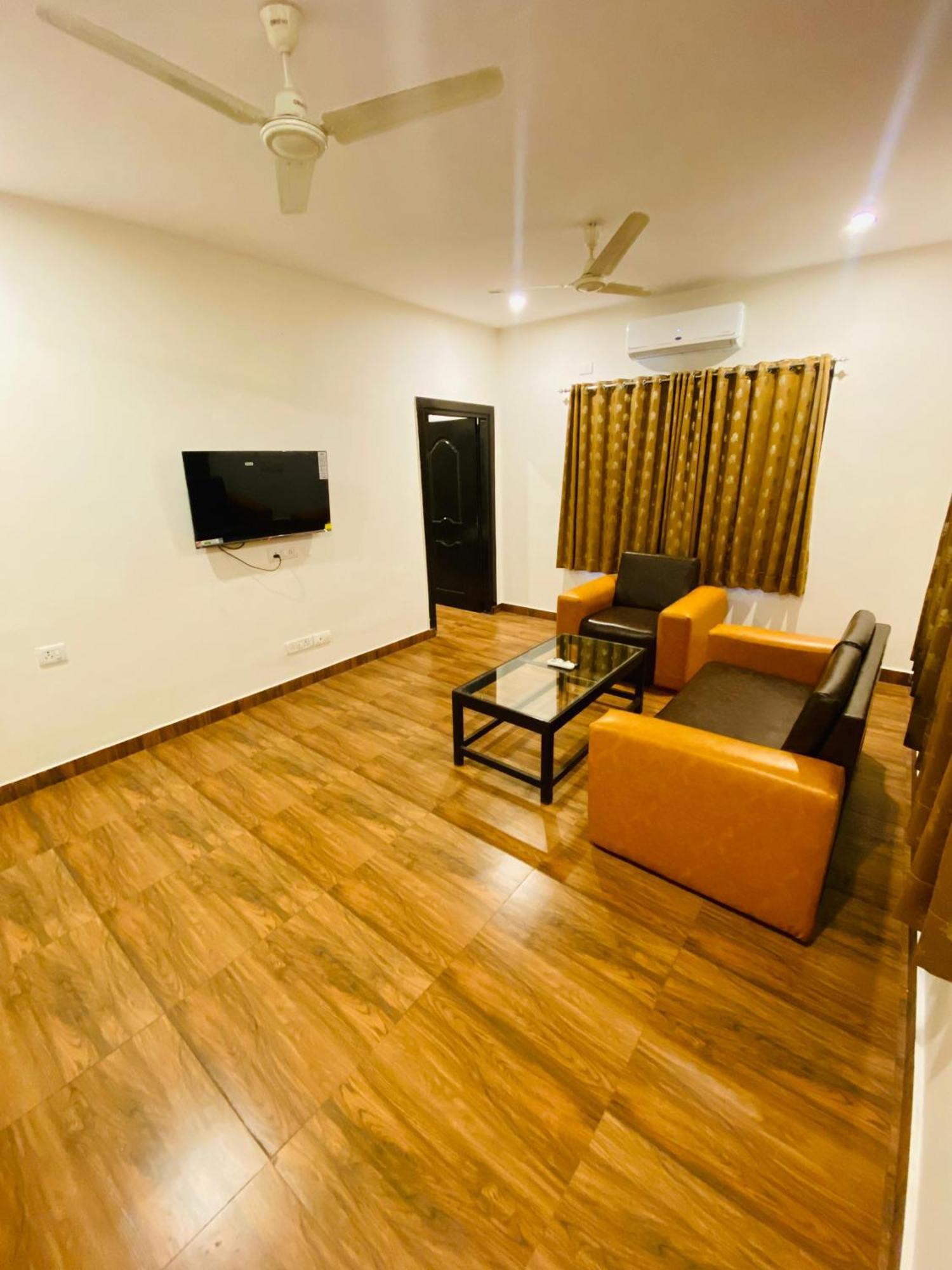 Shloka Residency Hotel Шамшабад Екстериор снимка